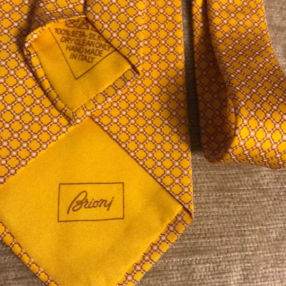 Brioni 100% Silk Necktie - Picture 3 of 3